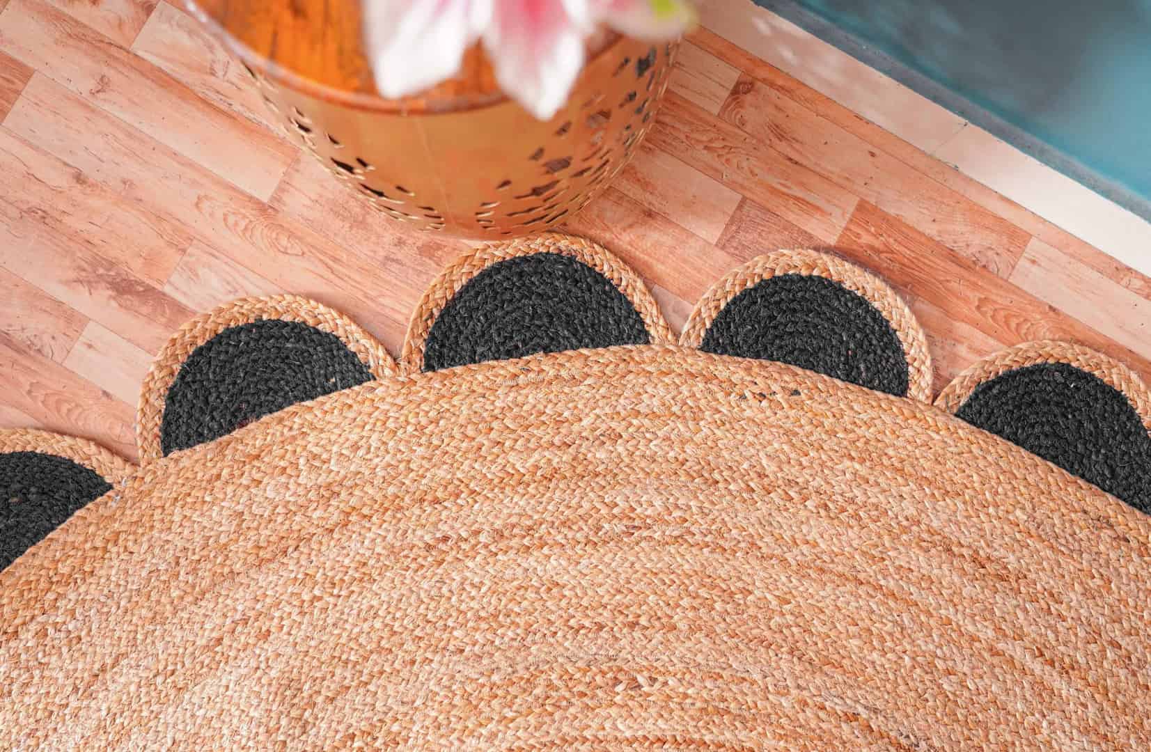 Hand Braided Natural Jute Round Rug with Custom Color Scallop Design - Image 3