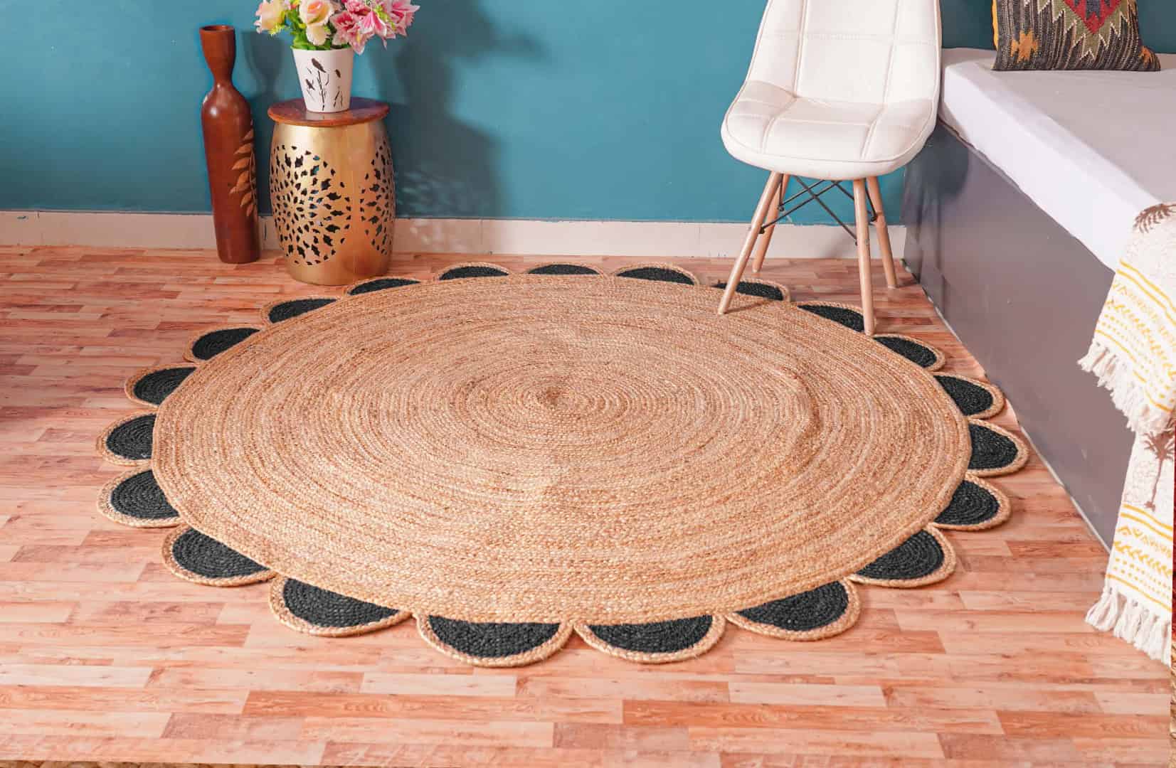 Hand Braided Natural Jute Round Rug with Custom Color Scallop Design - Image 2
