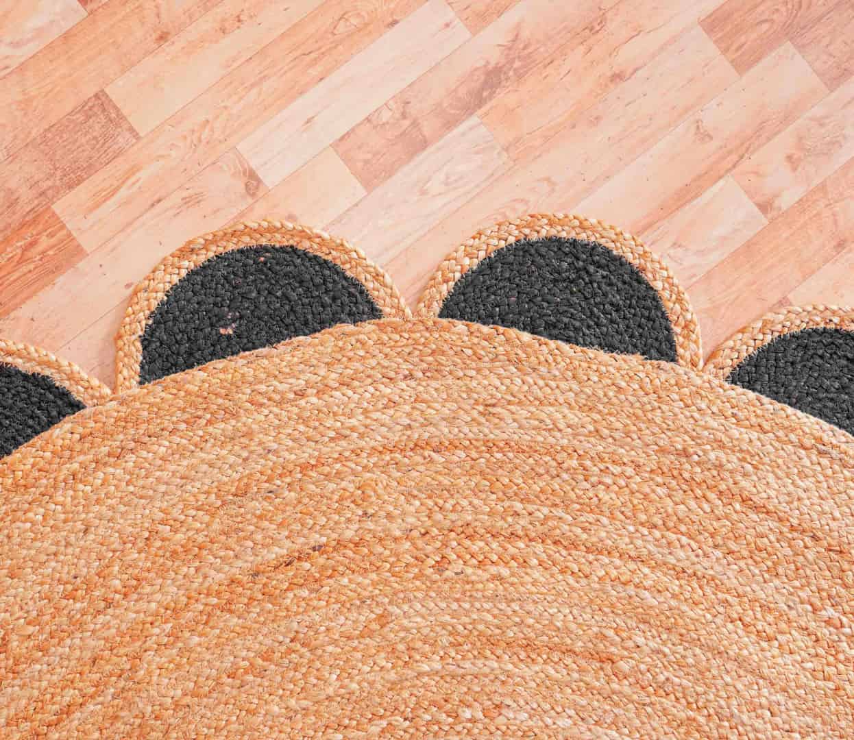 Hand Braided Natural Jute Round Rug with Custom Color Scallop Design - Image 4