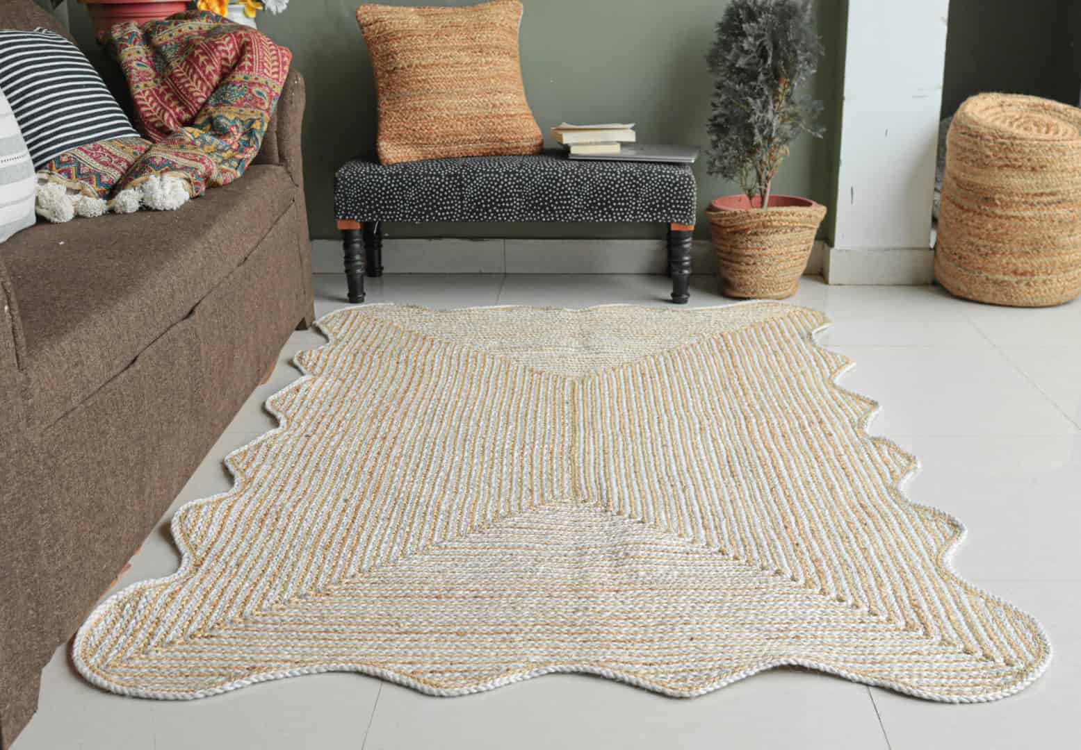 Wavy Edge Scalloped Handmade Beige and White Tie Dye Braided Rectangle Jute Rug - Image 1
