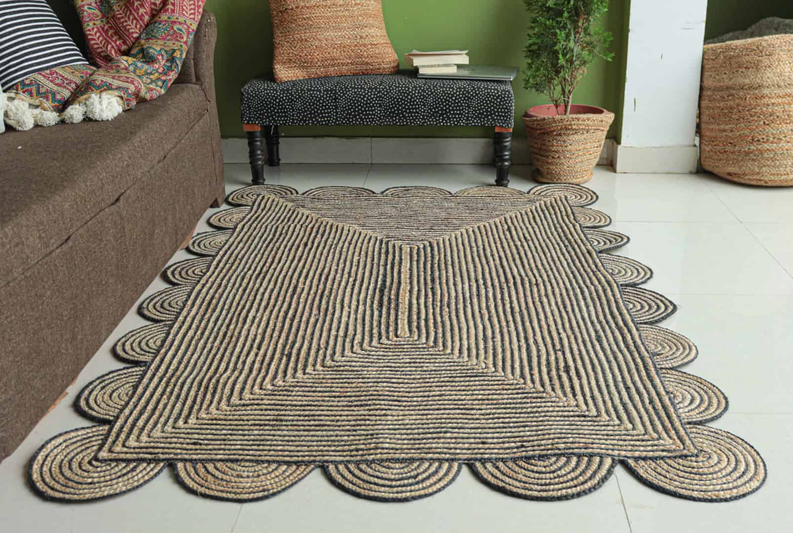 Beige and Black Tie Dye Hand Braided Scalloped Rectangle Jute Rug - Image 1
