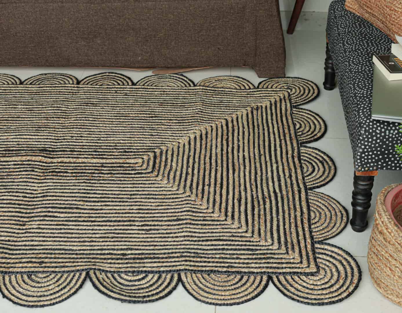 Beige and Black Tie Dye Hand Braided Scalloped Rectangle Jute Rug - Image 5