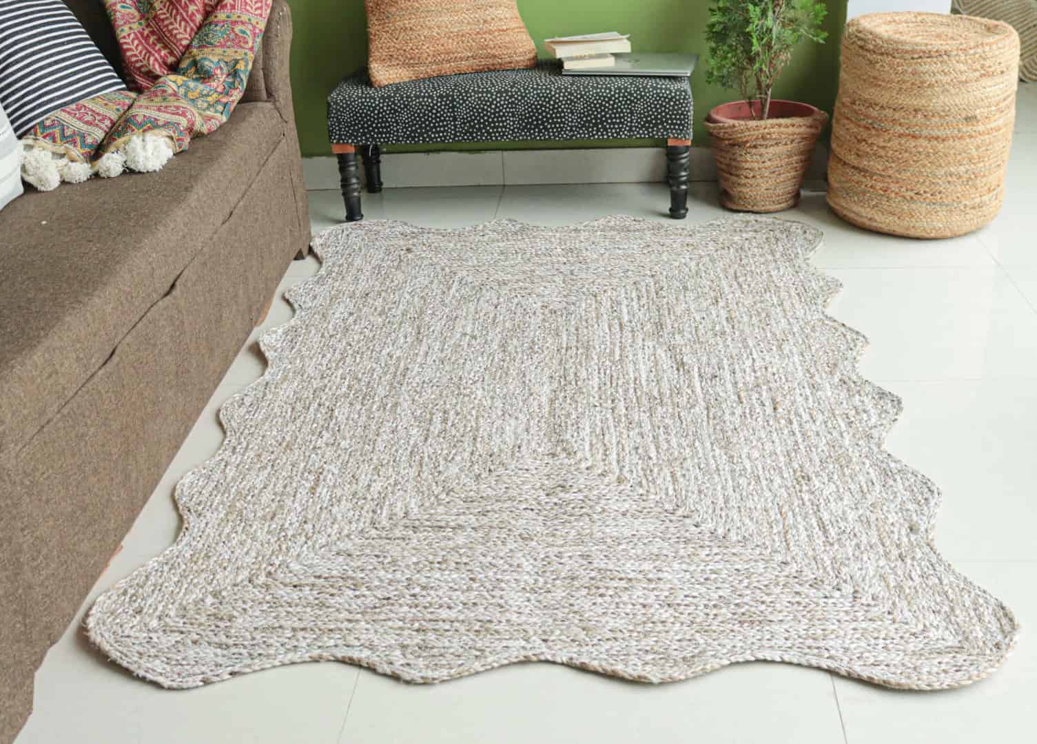 Handmade Scalloped Beige White and Grey Tie Dye Braided Rectangle Jute Rug - Image 2