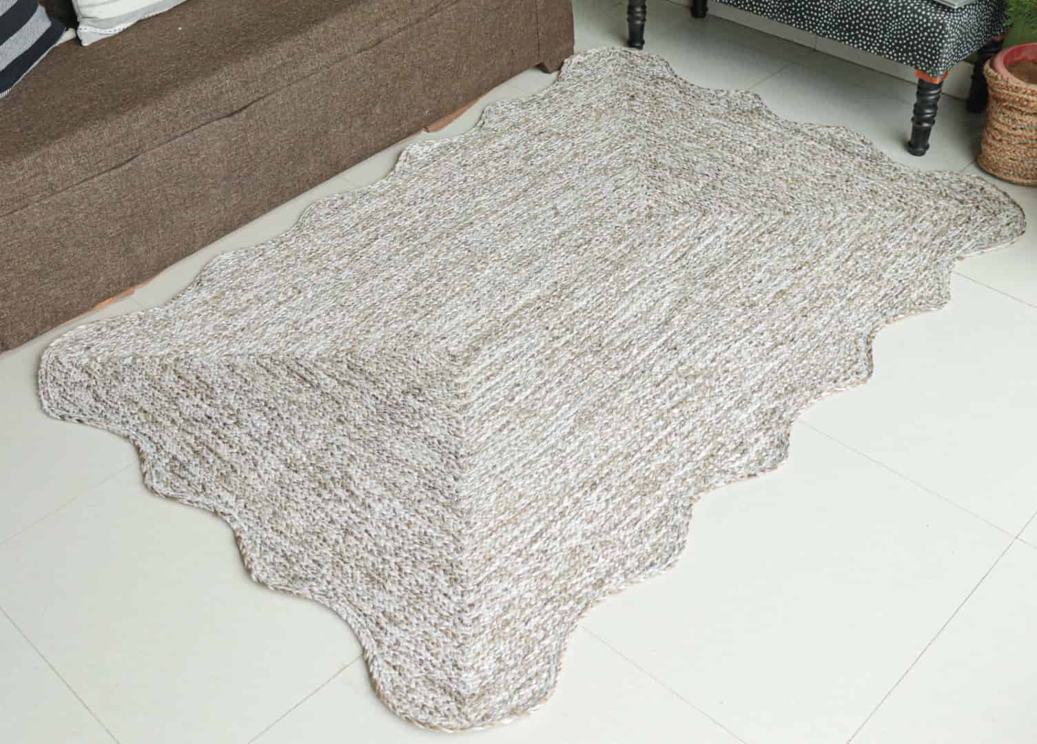 Handmade Scalloped Beige White and Grey Tie Dye Braided Rectangle Jute Rug - Image 3
