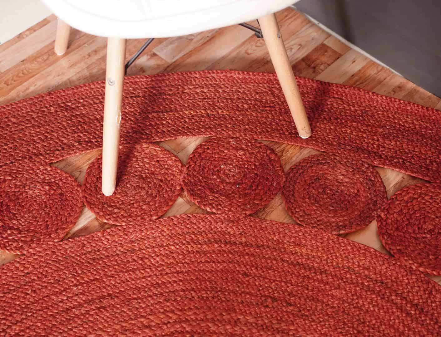 Customized Solid Color Scalloped Hand Braided Round Jute Rug  - Image 5