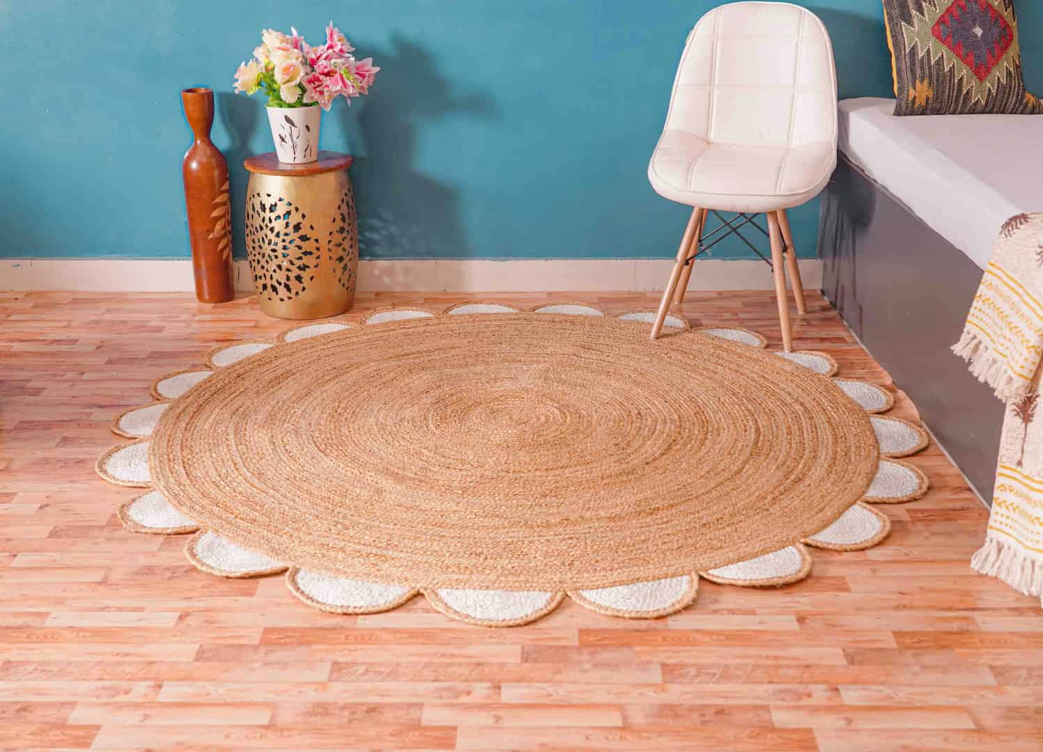 Indian Village Hand Braided Natural Round Jute Rug with Custom Color Scallop pattern - Image 4