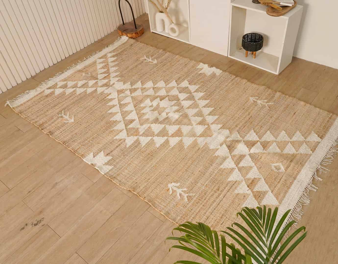 Beige Jute Rug With White Design Rug Ivory Flower Natural Jute wool High Quality Hand Woven Premium Quality Boho Style Rug White Fringes Jute Rug For Living Home Decor  - Image 3