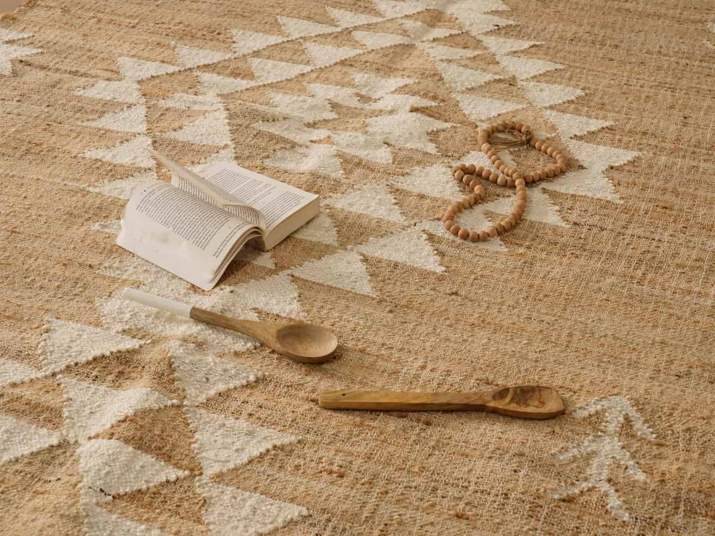 Beige Jute Rug With White Design Rug Ivory Flower Natural Jute wool High Quality Hand Woven Premium Quality Boho Style Rug White Fringes Jute Rug For Living Home Decor  - Image 5