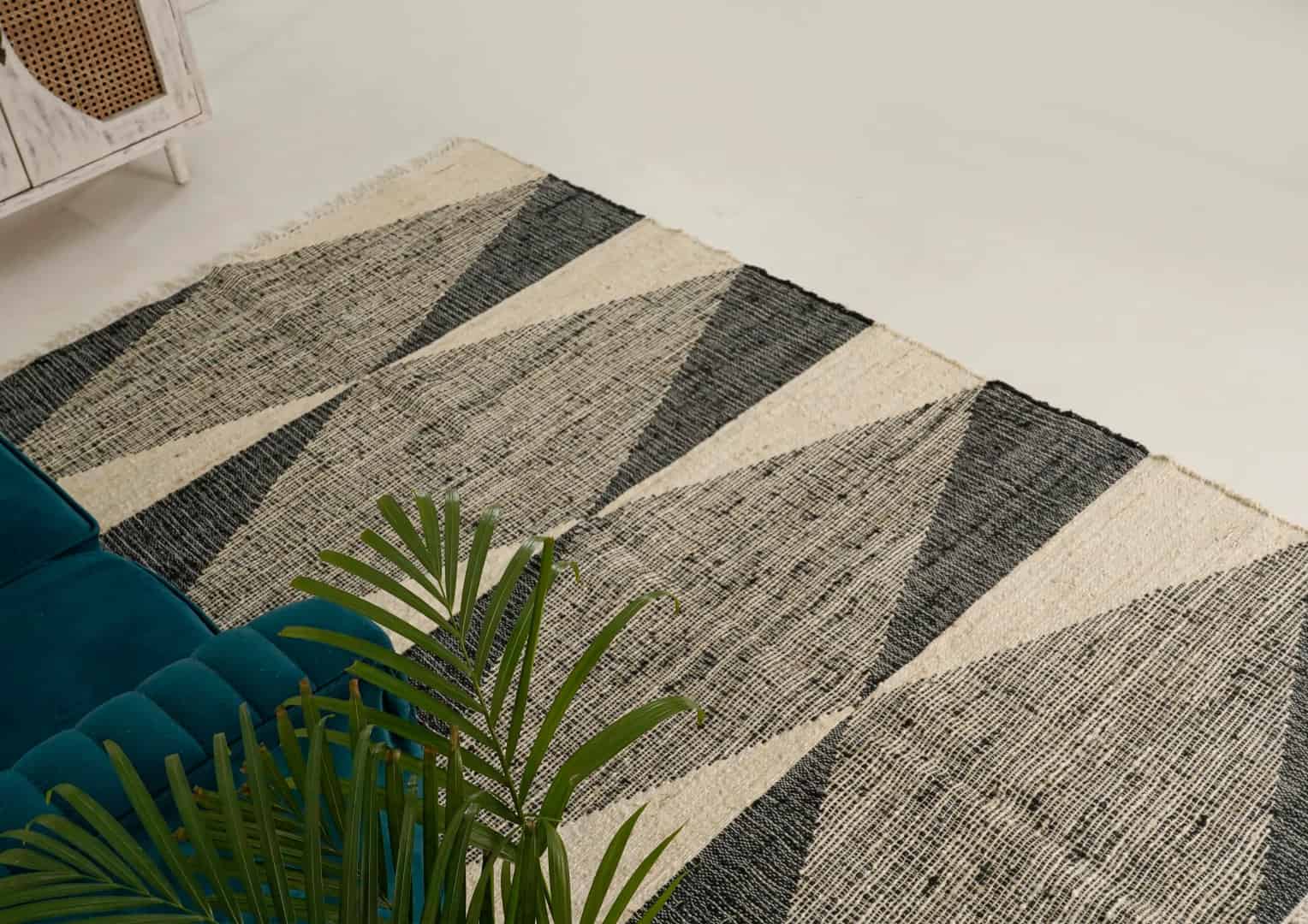 Indian Handwoven Colorful Cotton Jute Dhurrie Rug White Fringes Jute Rug Vintage Large Dhurrie Rug Entryway Jute Dhurrie For Dining Table Decor Rug  - Image 6