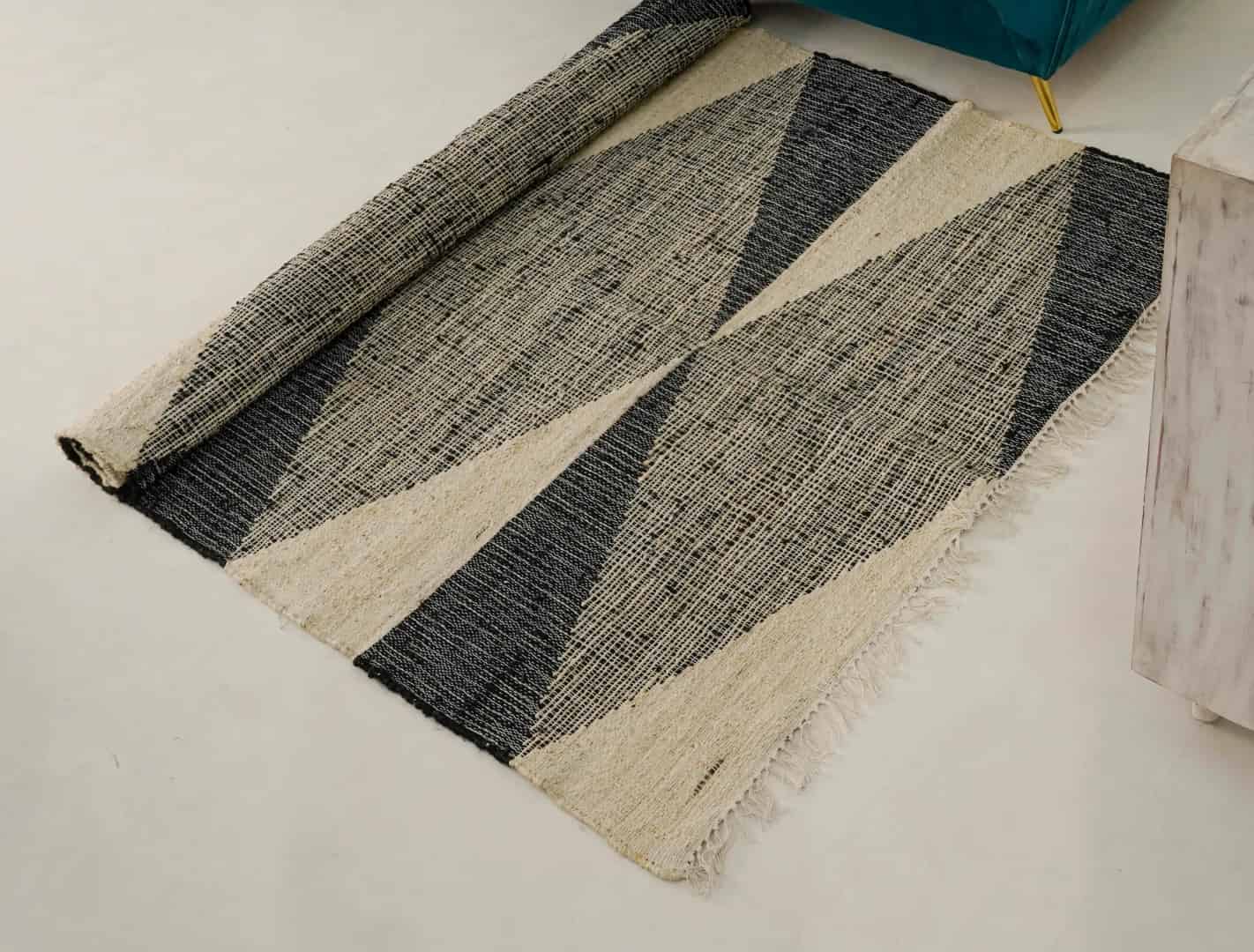 Indian Handwoven Colorful Cotton Jute Dhurrie Rug White Fringes Jute Rug Vintage Large Dhurrie Rug Entryway Jute Dhurrie For Dining Table Decor Rug  - Image 2