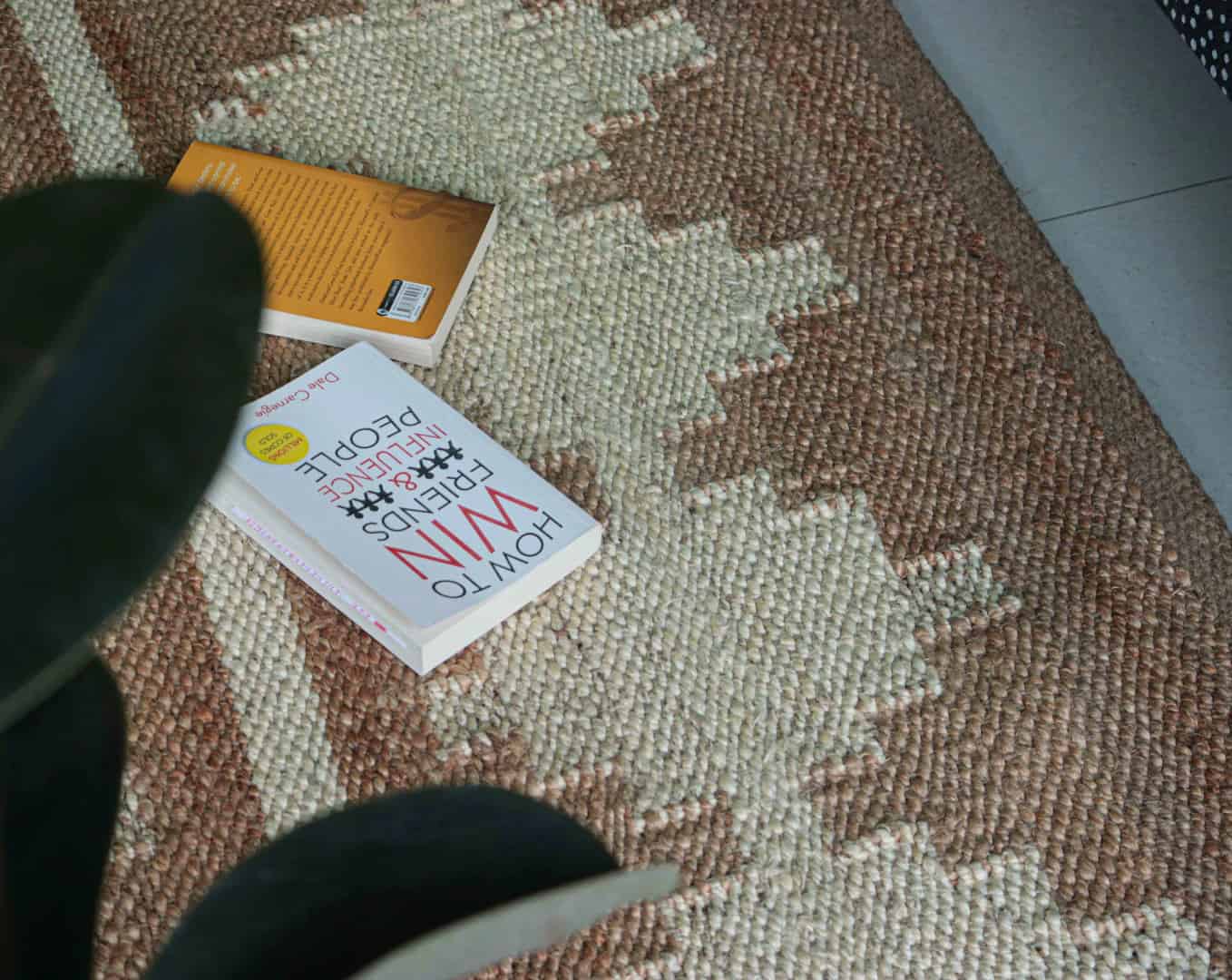 Indian Handwoven Hemp Jute Rug Beige Rectangle Jute Rug With White Design Rug Stair Decor Hemp Jute Rug Vintage Jute Rug Yoga Mat Dhurrie Rug For Home Decor  - Image 4