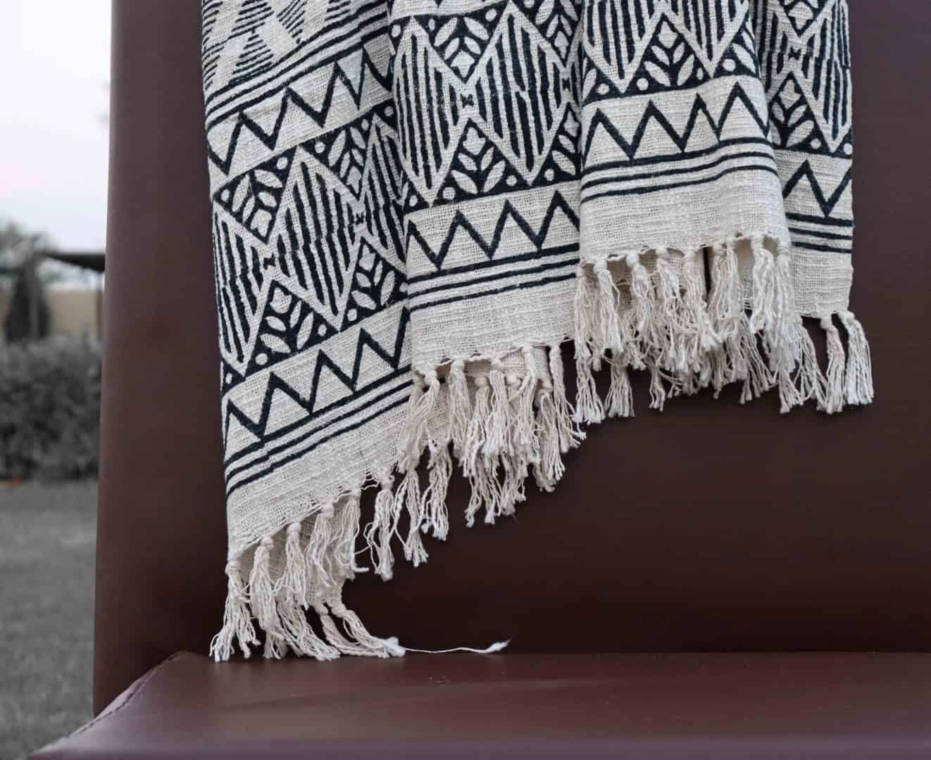 Handmade Soft Cotton Throw Blanket White Cotton Throw With Black Design Blanket Sofa Decor Cover Boho Ethnic Beach Towel For Living Guestroom Fringes Blanket   - Image 4