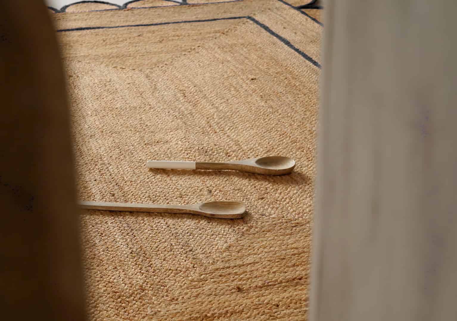 Hand Braided Ractangle Jute Rug Beige With Multicolor Border Rug Scalloped Pattarn - Image 3