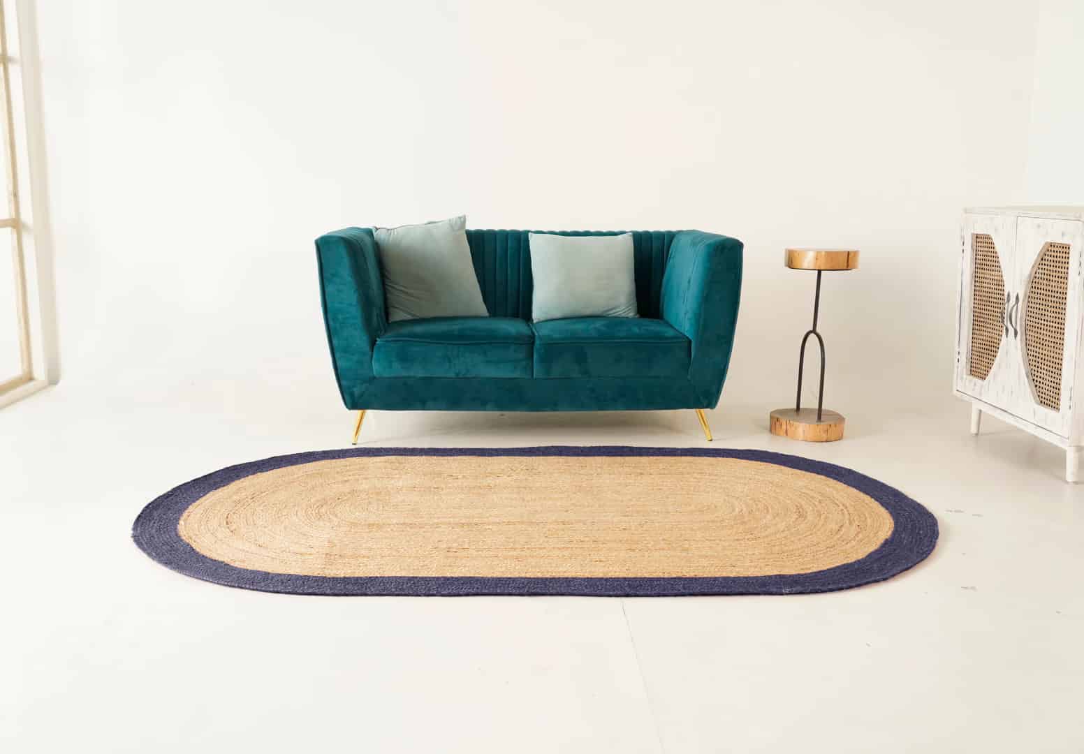 Traditional Hand Crafted Natural Oval Jute Rug With Navy Blue Border  - Image 2
