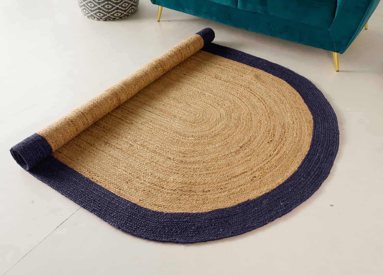 Traditional Hand Crafted Natural Oval Jute Rug With Navy Blue Border  - Image 7