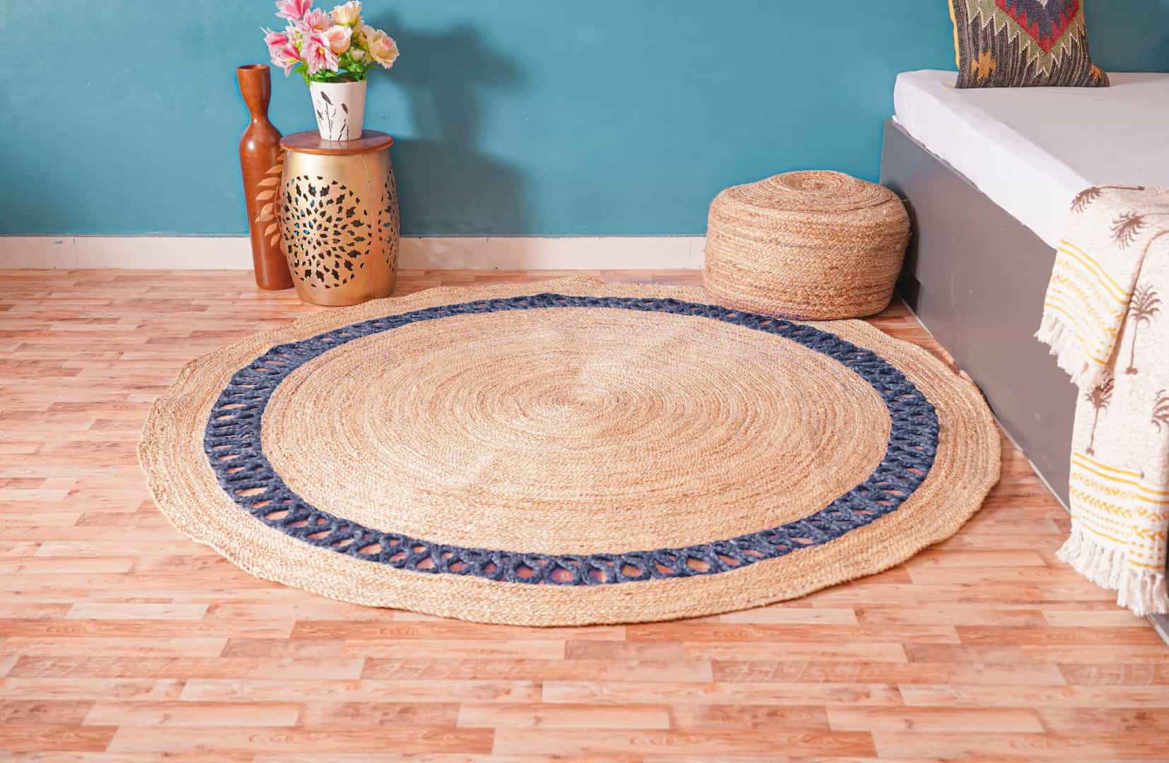 Custom Color Lattice Border Scalloped Hand Braided Natural Jute Round Rug - Image 2