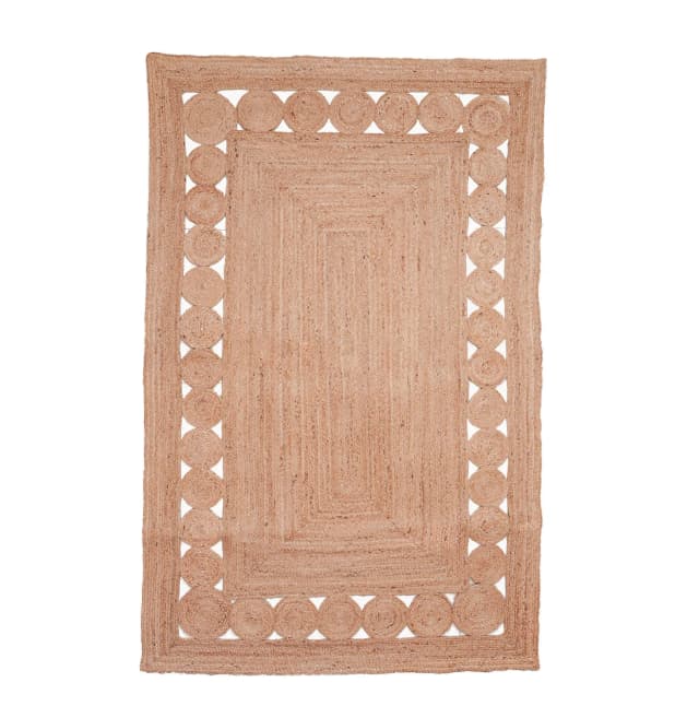 Hand Braided Scalloped Natural Jute Rug