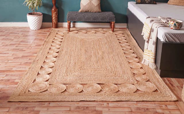 Hand Braided Beige Scalloped Jute Area Rug 