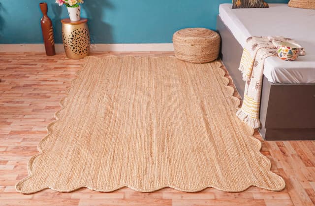 Natural Hand Braided Beige Scalloped Jute Area Rug