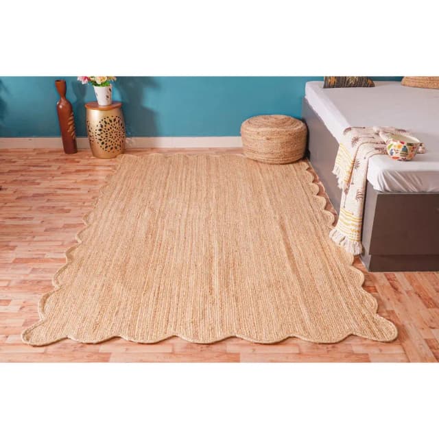 Natural Hand Braided Beige Scalloped Jute Area Rug