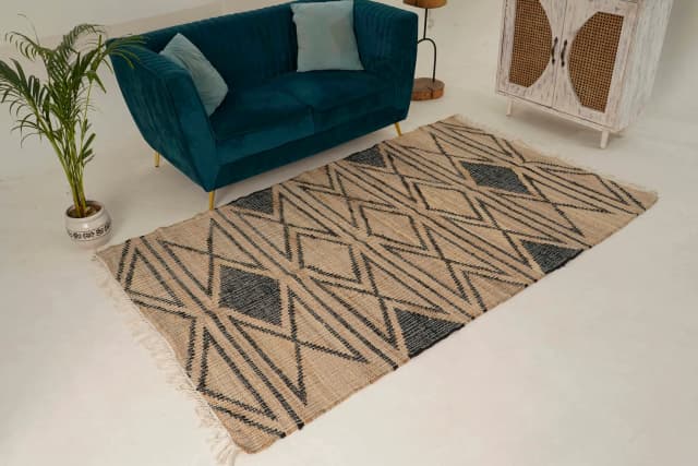 Natural Jute Black High Quality Hand Woven Geometric Boho Style Rug Beige Jute Rug With Black Design Rug For Living Room Decorative Area Rug 