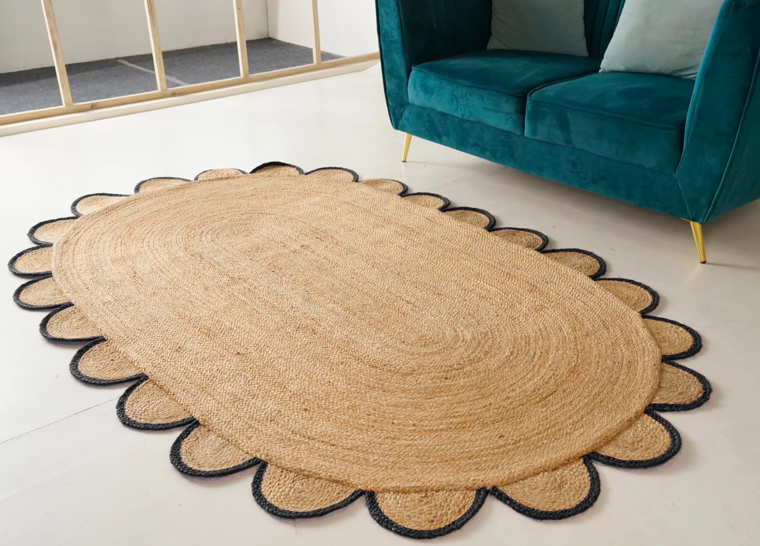 Hand Braided Scalloped Jute Rug Beige With Multicolor Border 