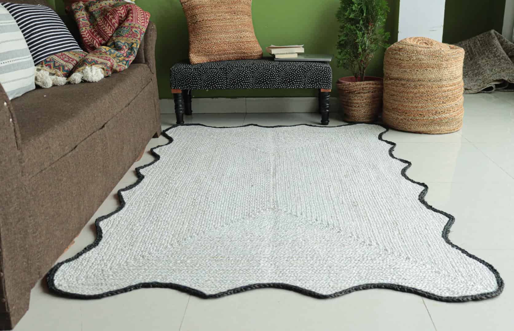 Hand Braided Scalloped Rectangle Jute Rug White with Wavy Edge Black Border - Image 2