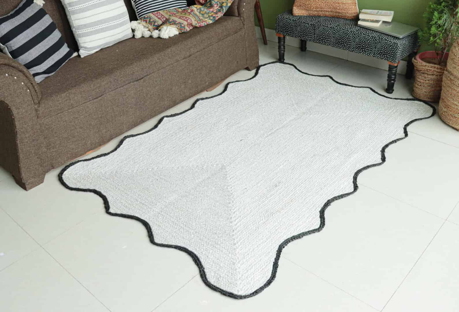 Hand Braided Scalloped Rectangle Jute Rug White with Wavy Edge Black Border - Image 3