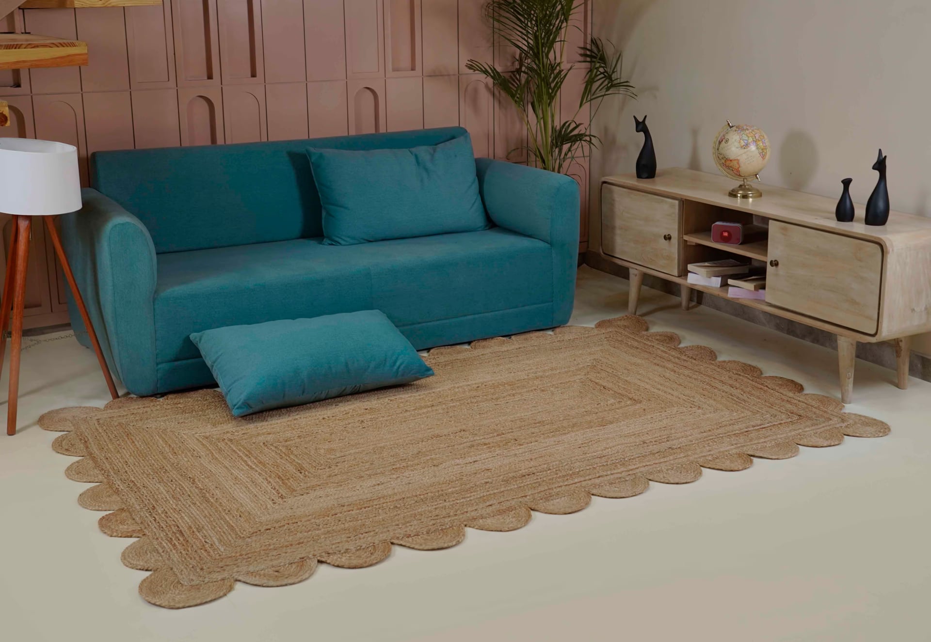 Hand Braided Beige Scalloped Jute Area Rug