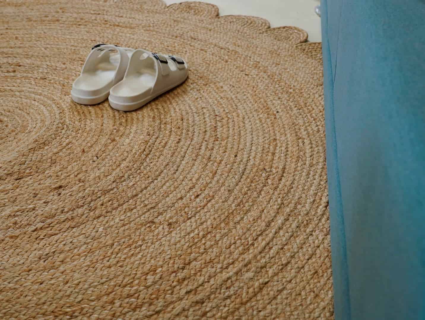 Scalloped Border Jute Hand Braided Round Rug Natural Stylish - Image 7