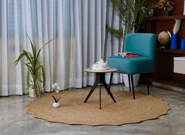 Handcrafted Jute Round Rug with Elegant Scalloped Border