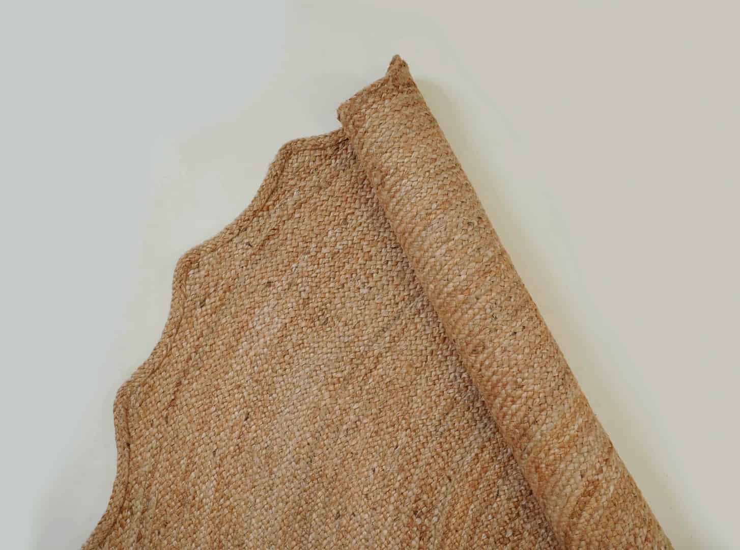 Handcrafted Jute Round Rug with Elegant Scalloped Border - Image 3