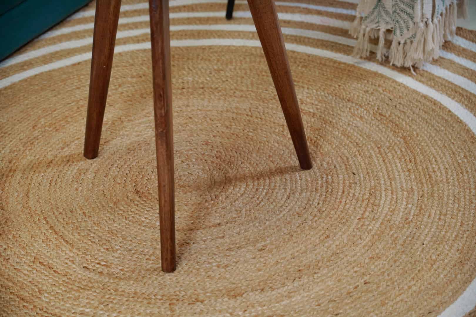 Handmade Round Jute Braided Rug with Chic Border - Image 3